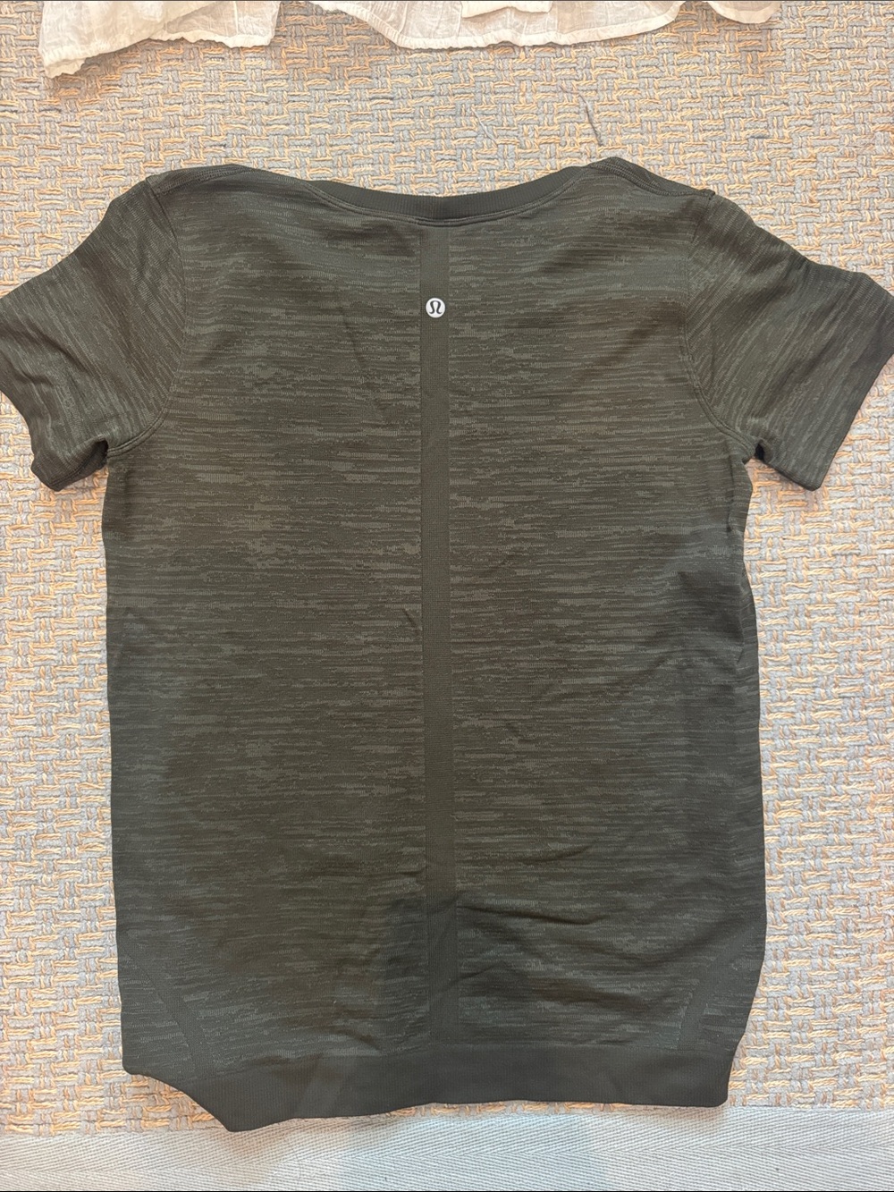 lululemon athletica Women's Short Sleeve Seamless Tee in Olive Green